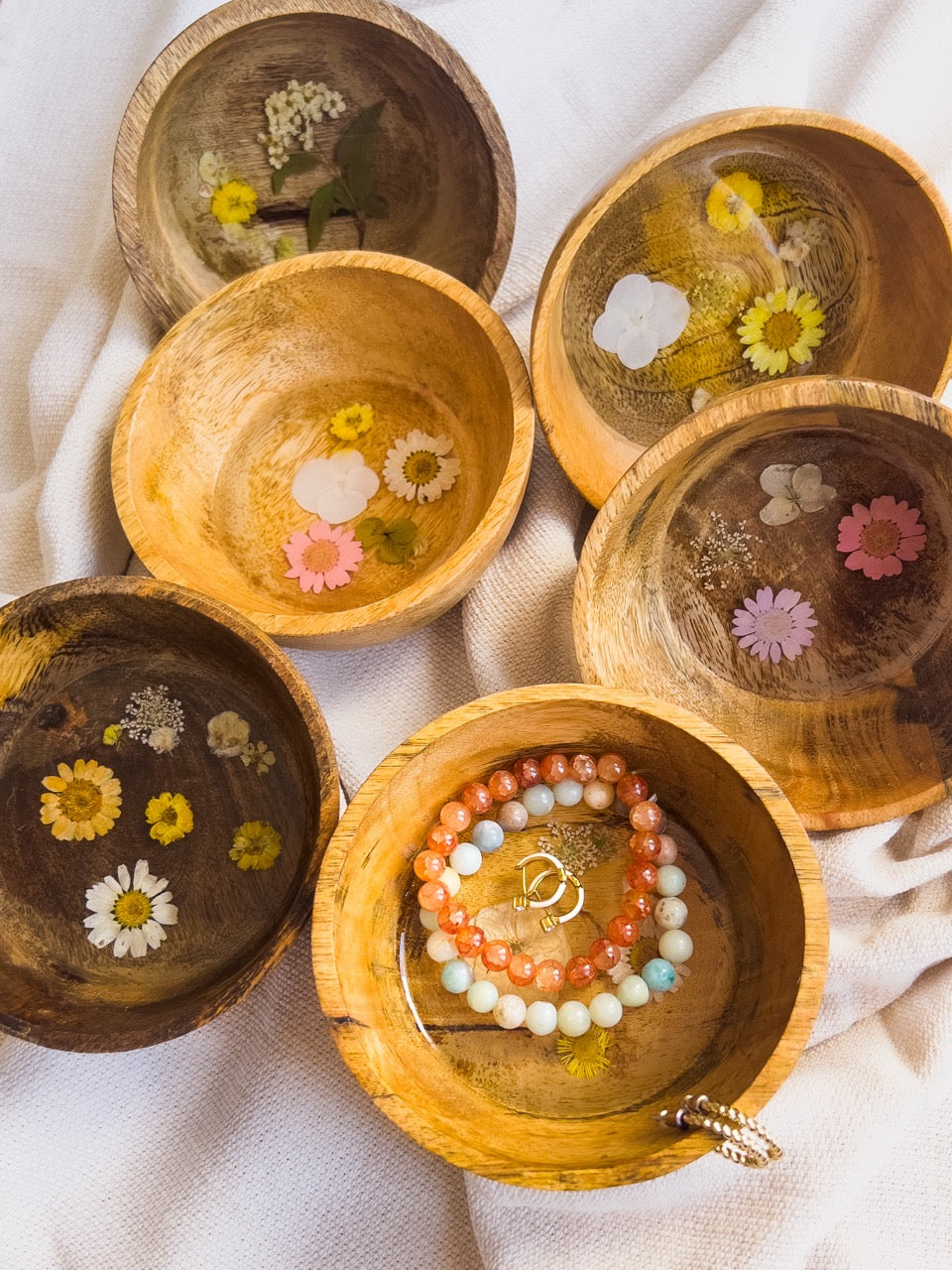 Jewelry bowl made of mango wood